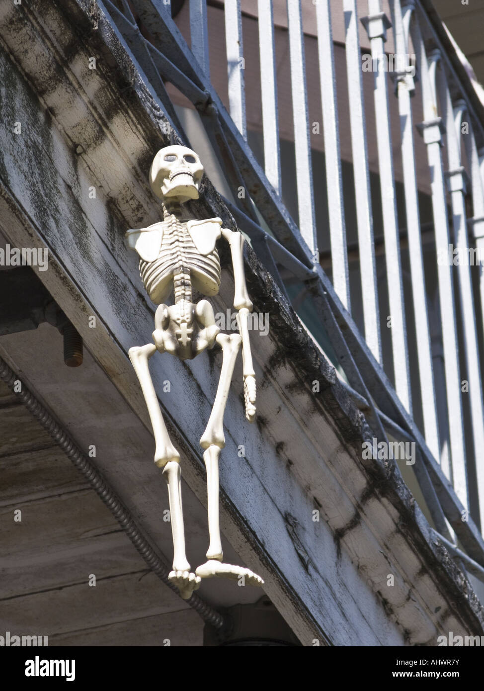 Lo scheletro appeso dal balcone Foto Stock
