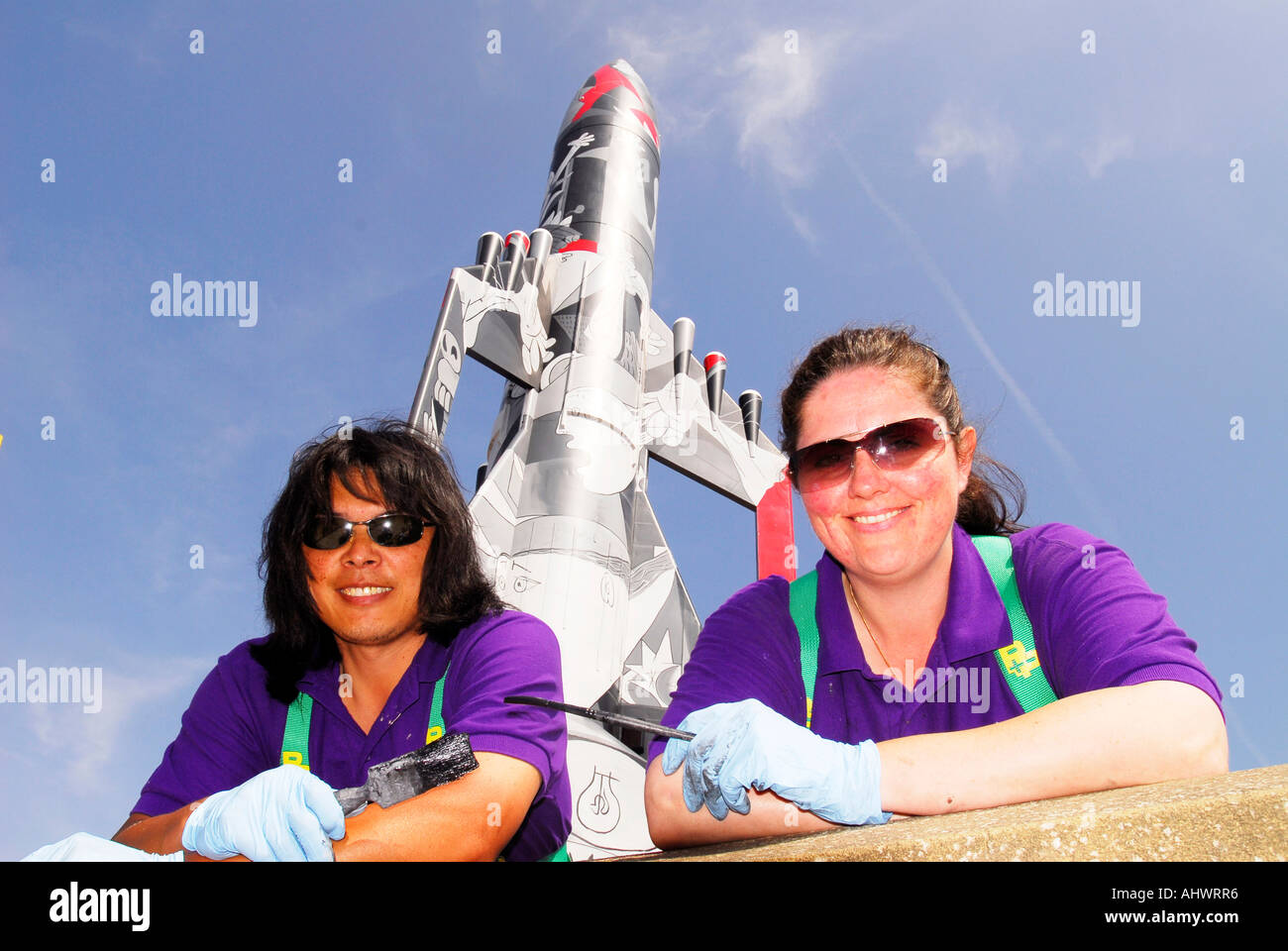 Picasso Gurnica dipinta sul lato di Thunderbird tre astronave da artisti Halstead e Yasuda Foto Stock