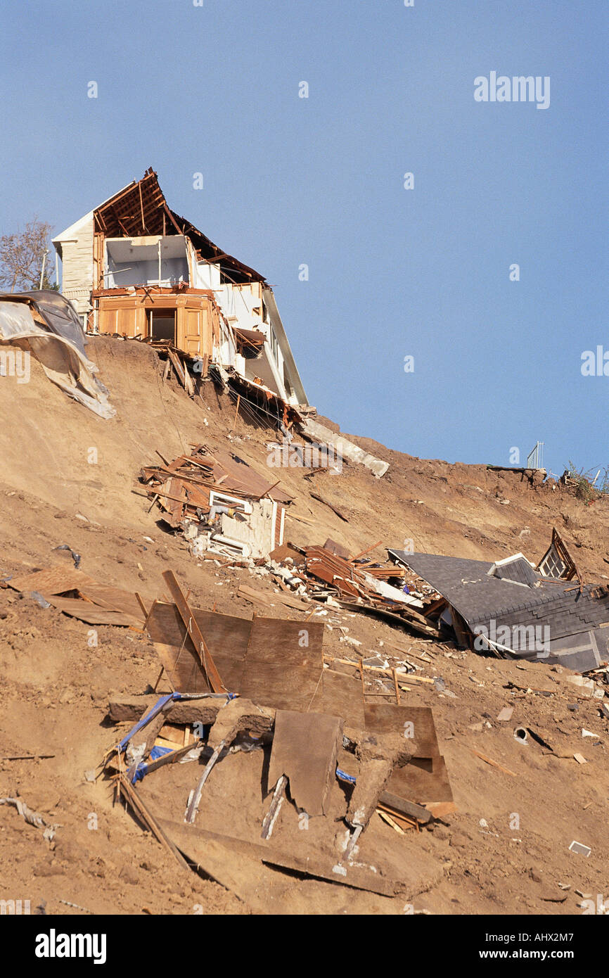 Case distrutte da una catastrofe naturale Foto Stock