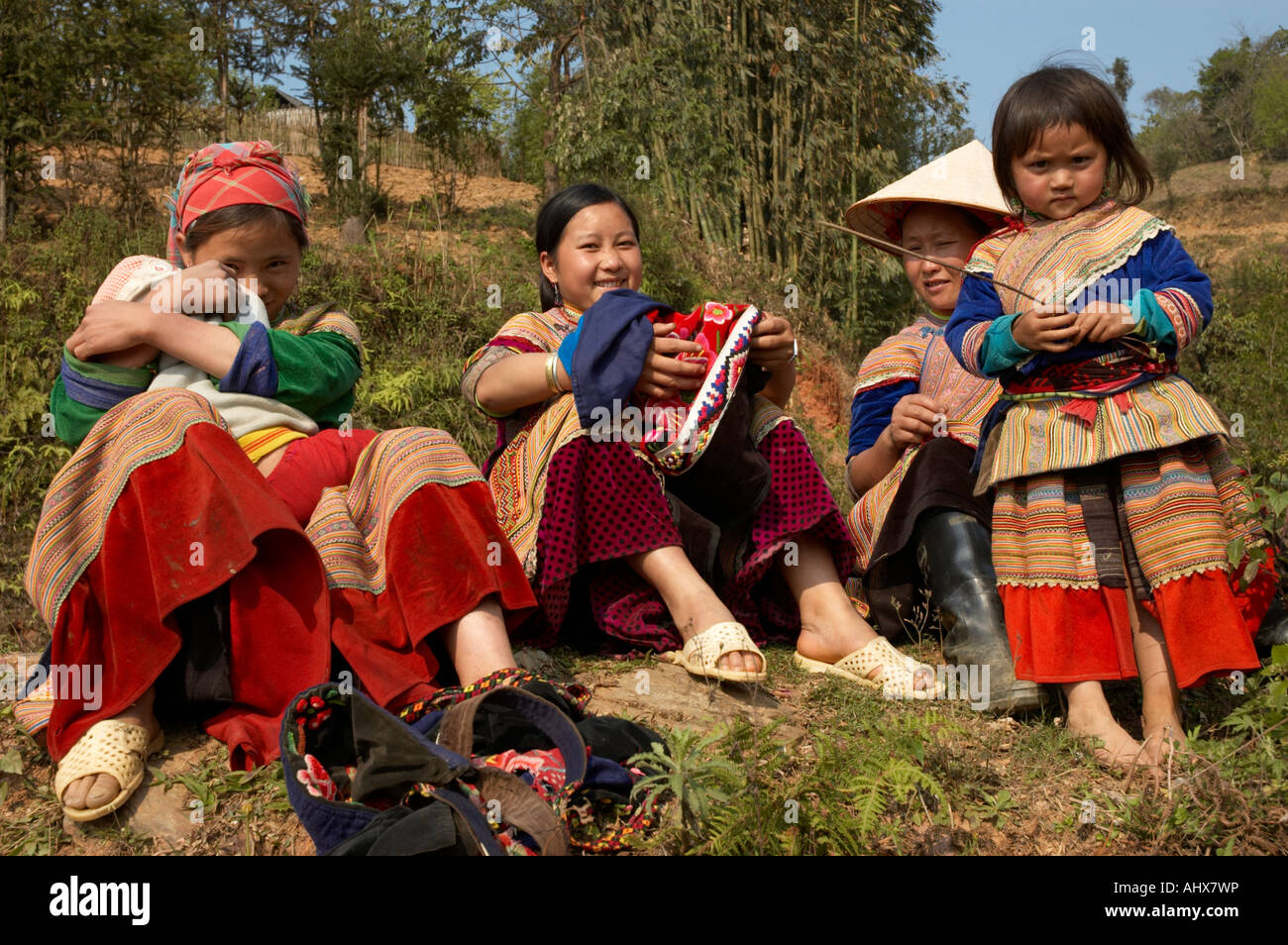 Le donne dal fiore Hmong Trlbe Hill, Bac ha, vicino a SAPA, Vietnam Foto Stock