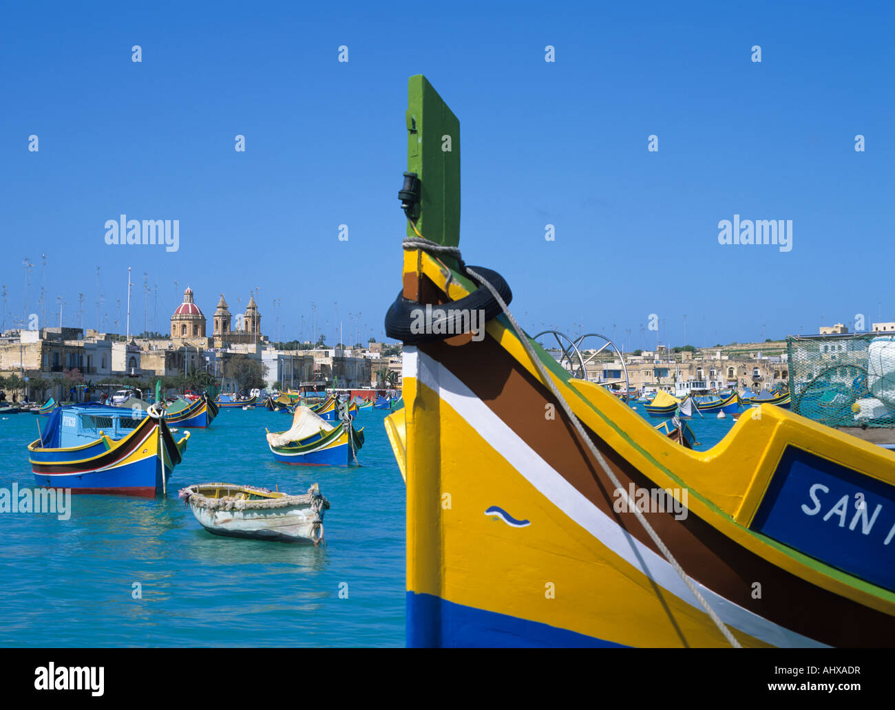 Colorata barca nel porto di Marsoxlokk , Malta,l'Europa Foto Stock