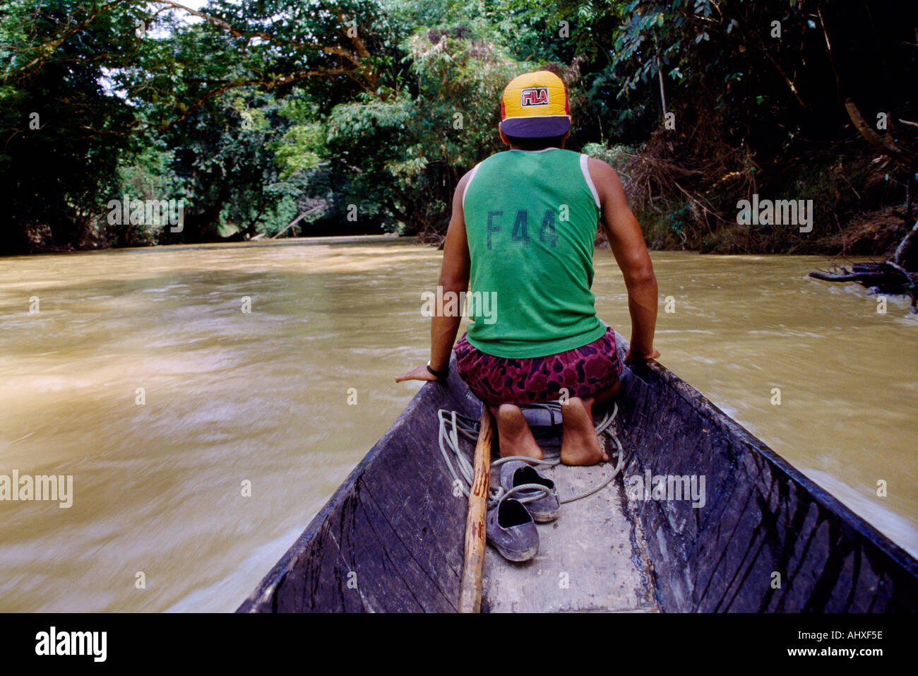 Sarawak Malaysia Iban uomo Boat Foto Stock
