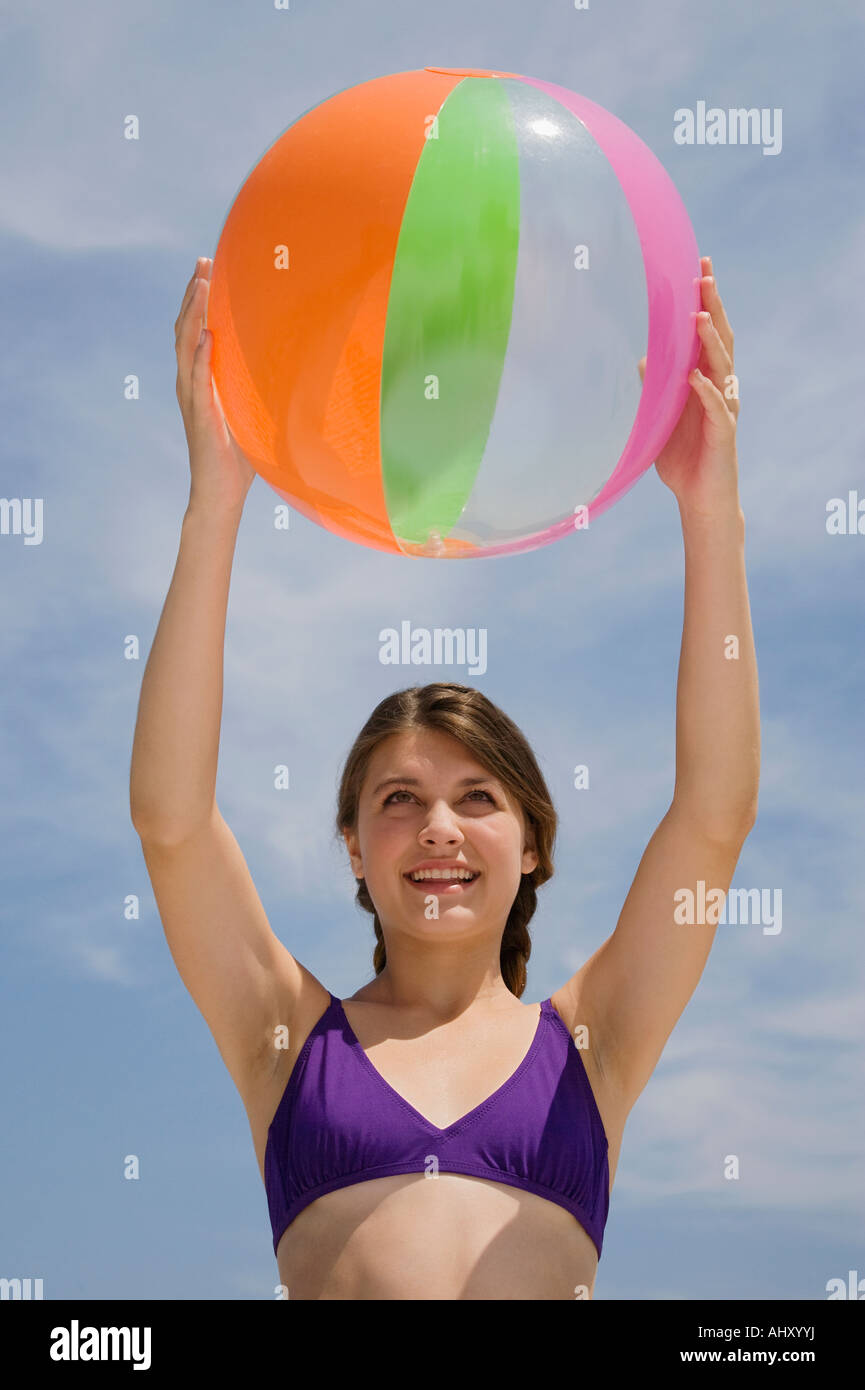 Pallone da calcio in aria Foto Stock