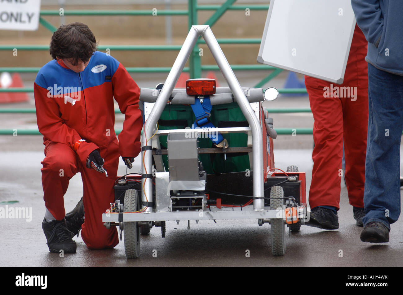 GREENPOWER ELECTRIC CAR RACING PER LE SCUOLE a Castle Combe circuito WILTSHIRE REGNO UNITO Foto Stock