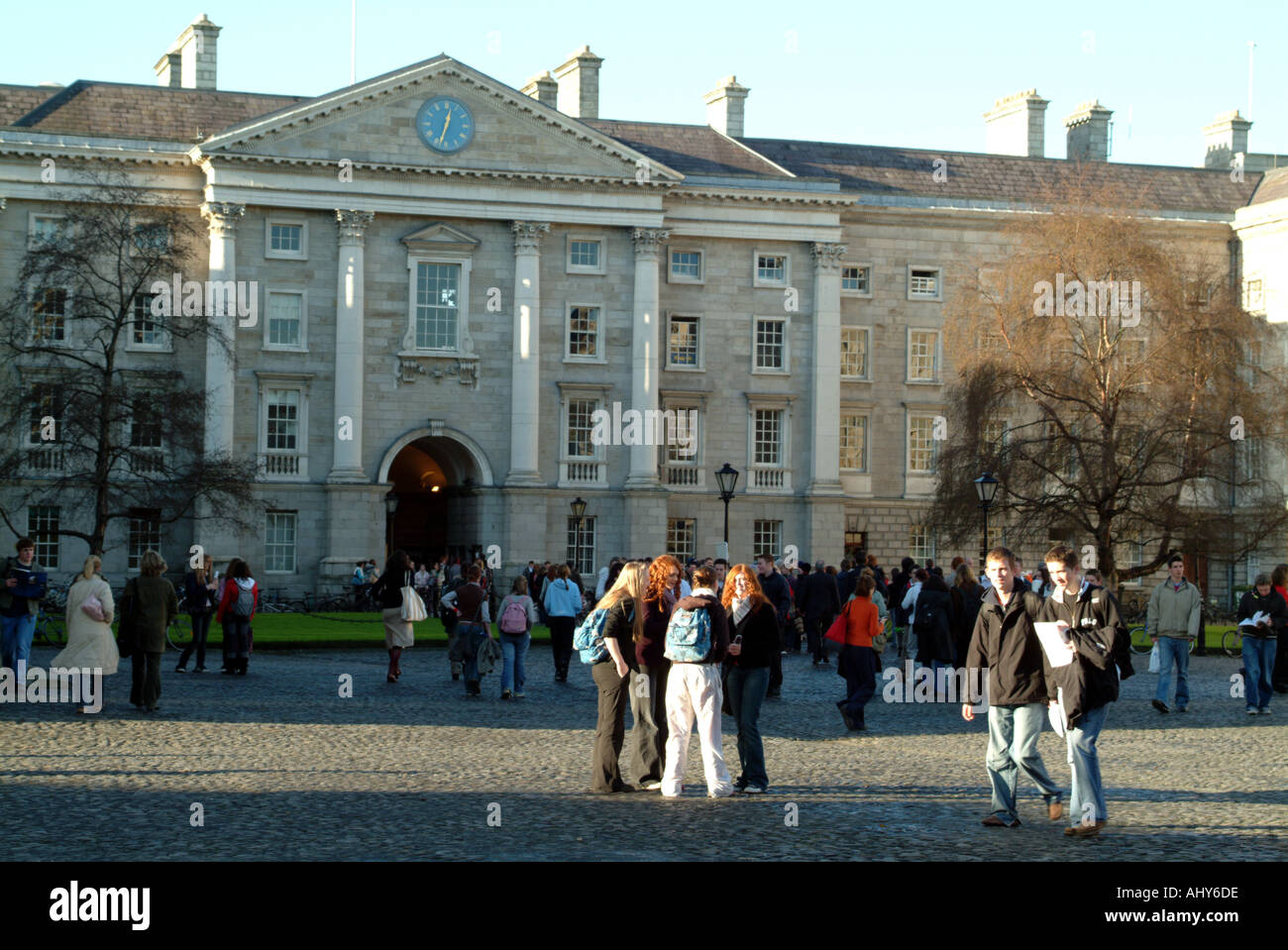 Il Trinity College e studenti centro della città di Dublino Irlanda UE Foto Stock