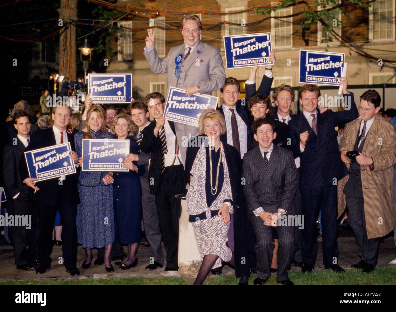 Margaret Thatcher sostenitori a Londra in Inghilterra in Gran Bretagna nel Regno Unito Regno Unito. La politica dei conservatori di privilegi politici ricchezza ricchi Foto Stock