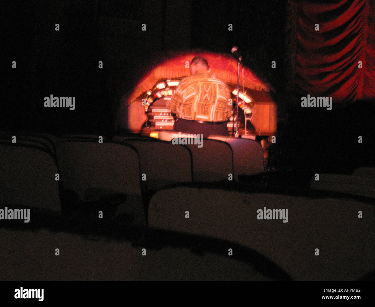 L'uomo gioca l organo in Music Box theatre Chicago IL USA Foto Stock