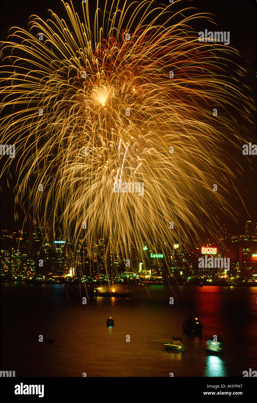 Nuovo anno fuochi d'artificio in Victoria Harbour Hong Kong n1 Foto Stock