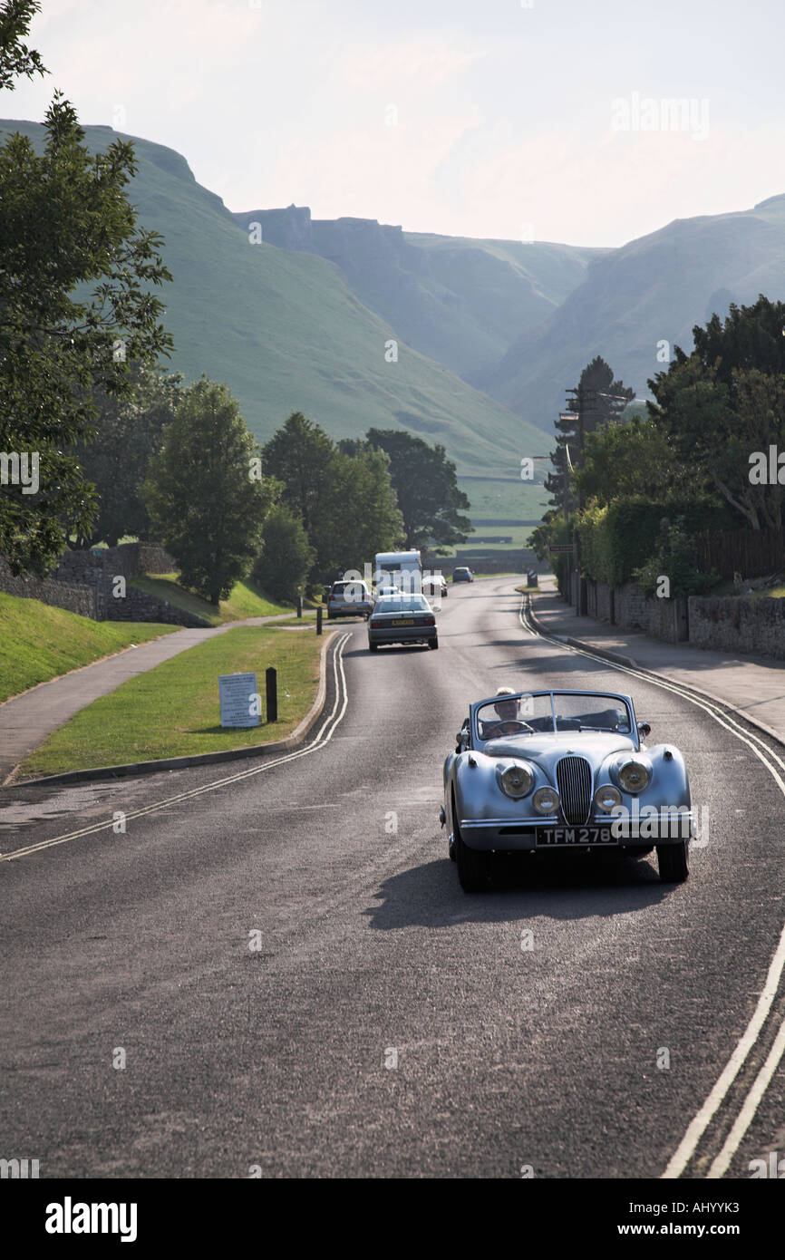 Classic Vintage Jaguar auto in Castleton, Debyshire, Inghilterra Foto Stock