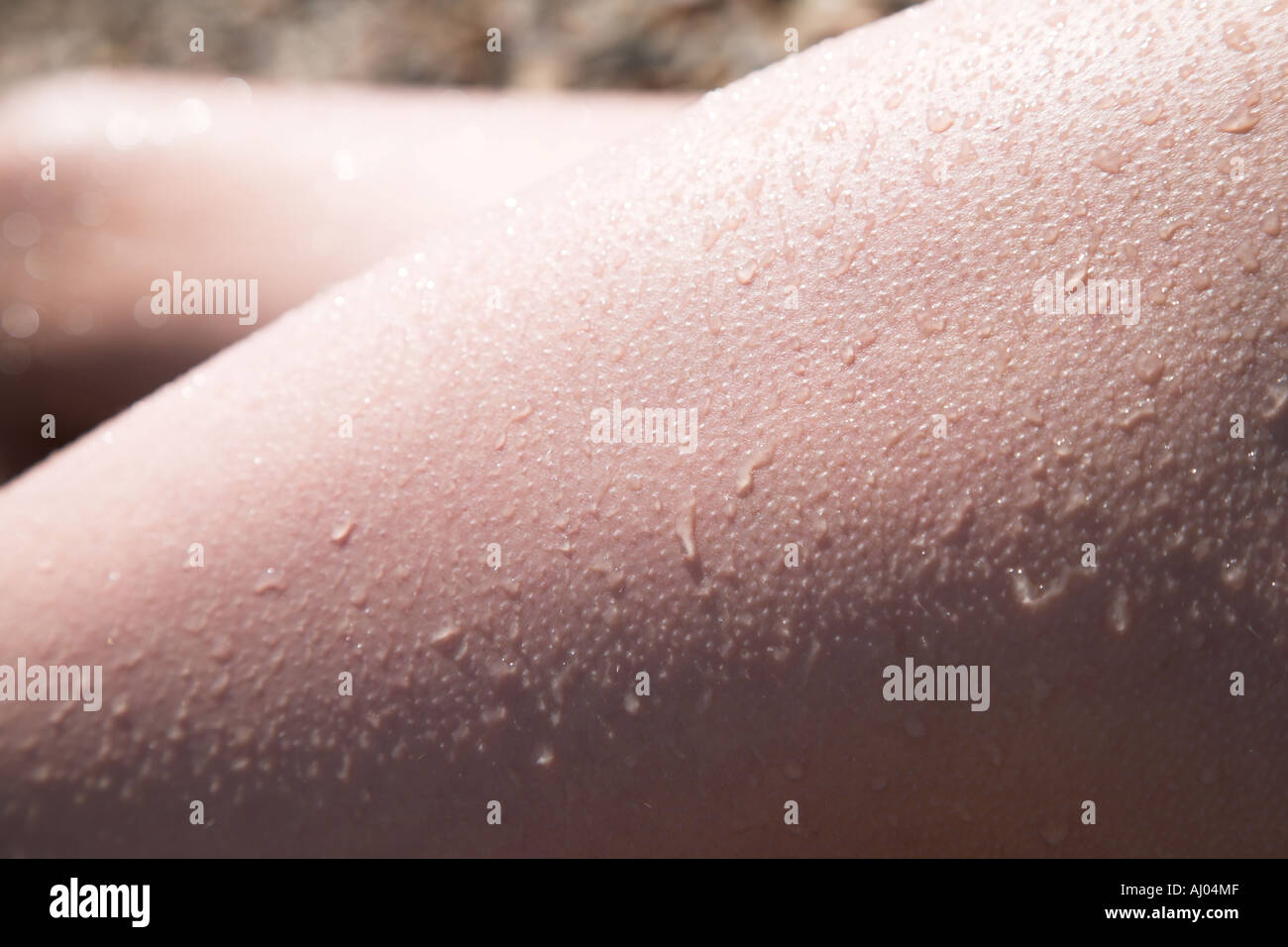 La pelle d'oca o oca brufoli sul bambino la pelle bagnata Foto Stock