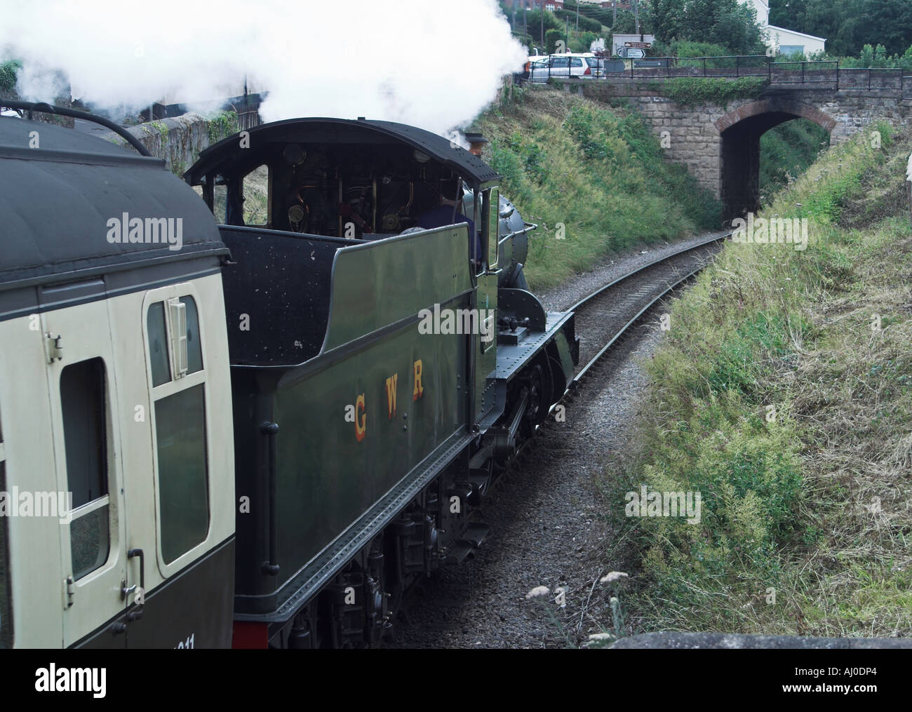 Treno a vapore lasciando Watchet stazione dirigendosi verso Minehead. Somerset Steam Railway. Somerset. Inghilterra Foto Stock