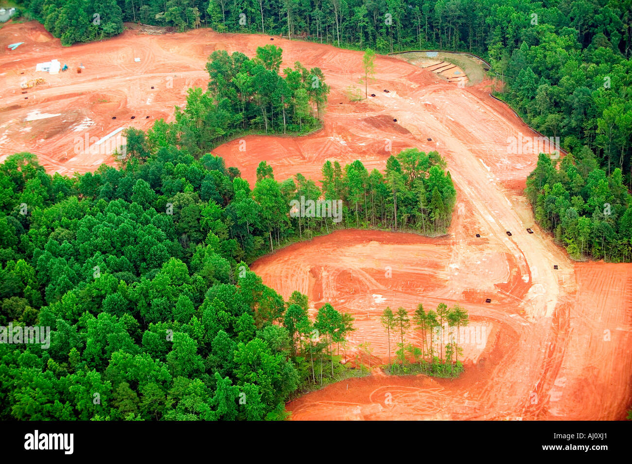 Eliminazione di terreni per lo sviluppo di alloggiamento a Charlotte nella Carolina del Nord Foto Stock