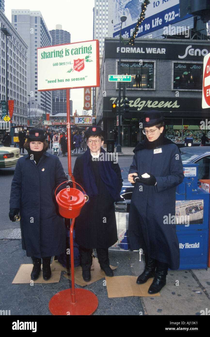 Esercito della salvezza Sally Ann s bellringing su State Street Chicago IL Foto Stock