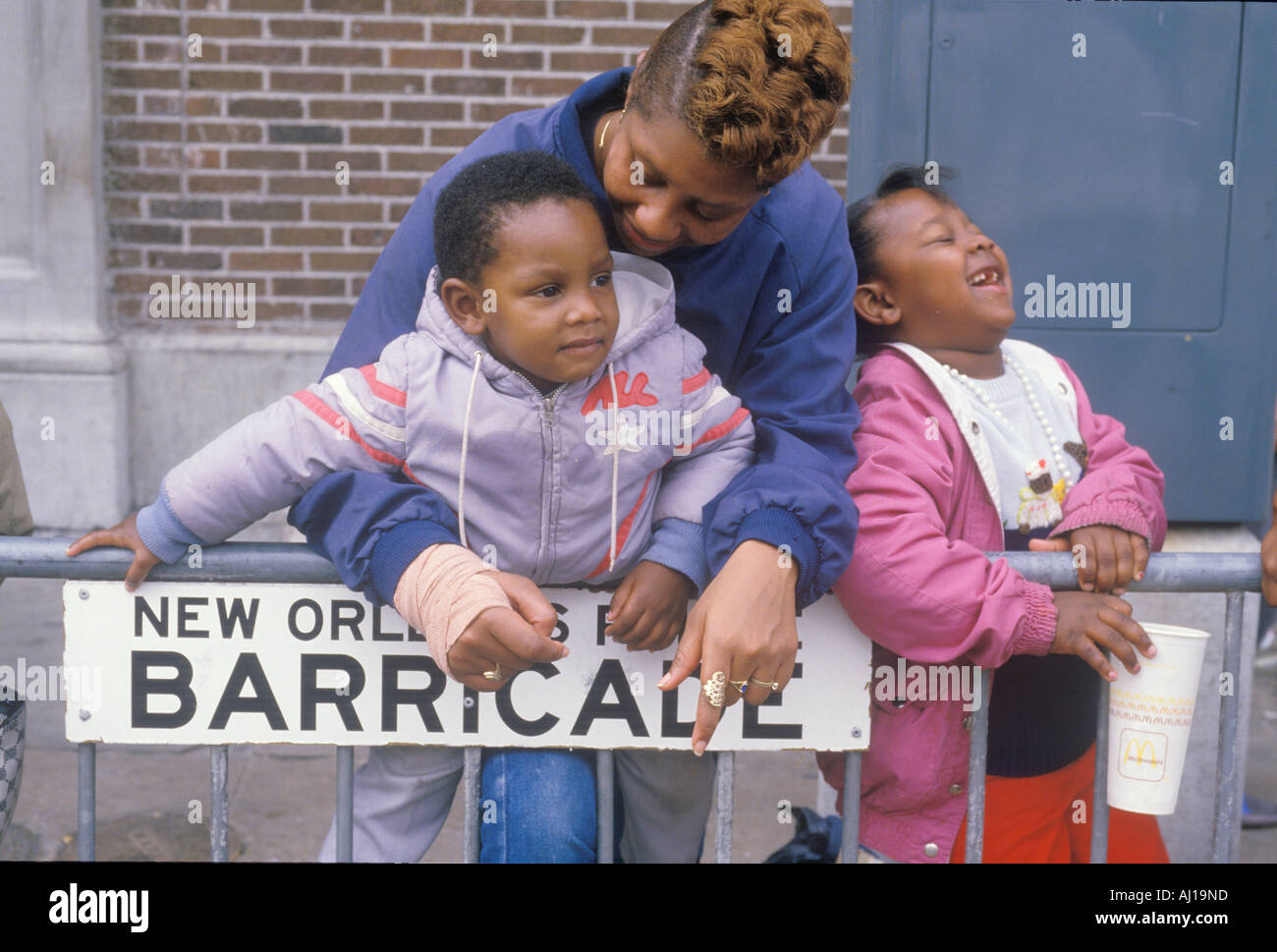 Famiglia americana africana al Mardis Gras Parade New Orleans LA Foto Stock