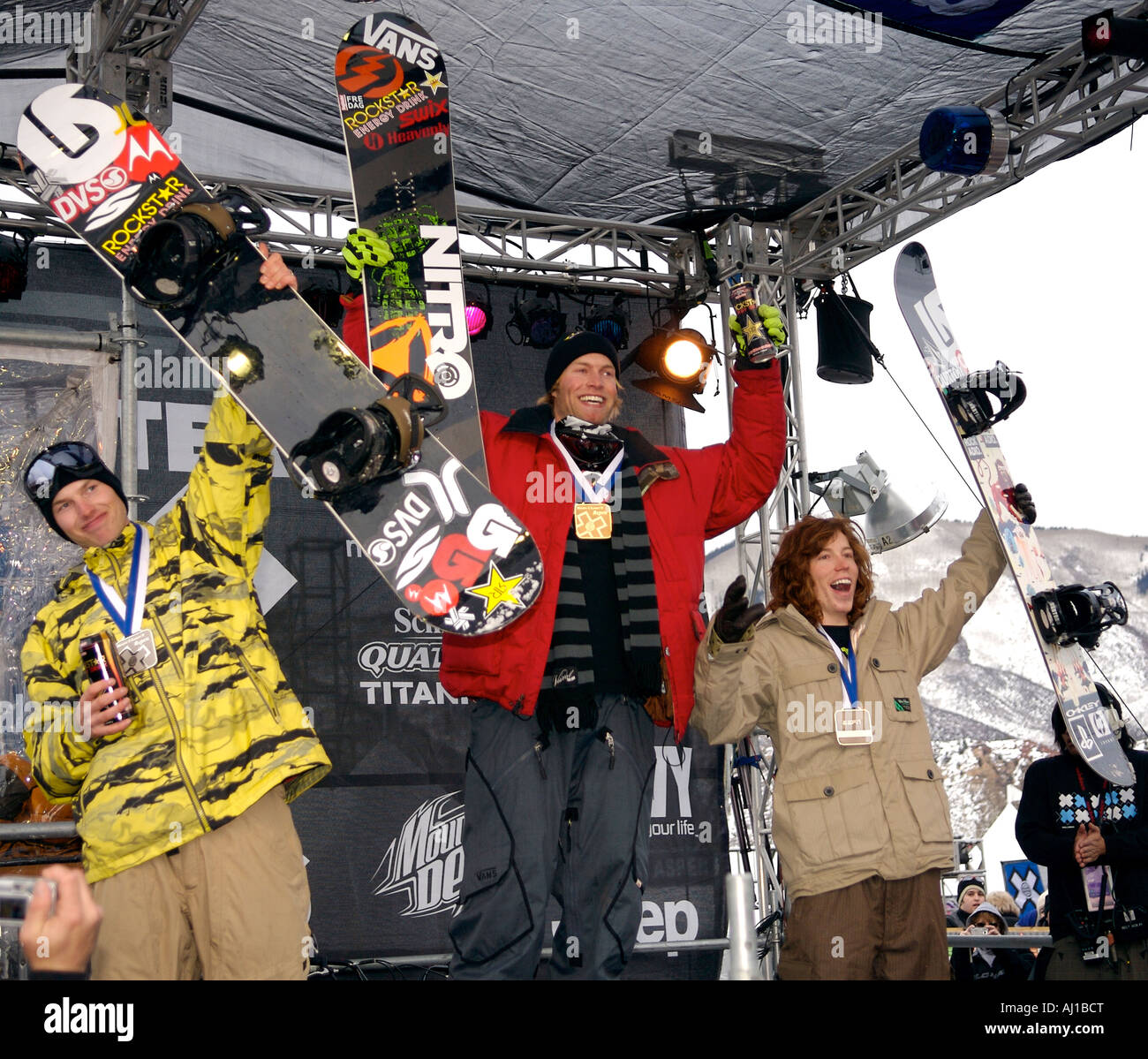 Andreas Wiig, Jussi Oksanen e Shaun White a tavola da snowboard Slopestyle al 2007 ESPN Winter X Games di Aspen, CO, STATI UNITI D'AMERICA Foto Stock