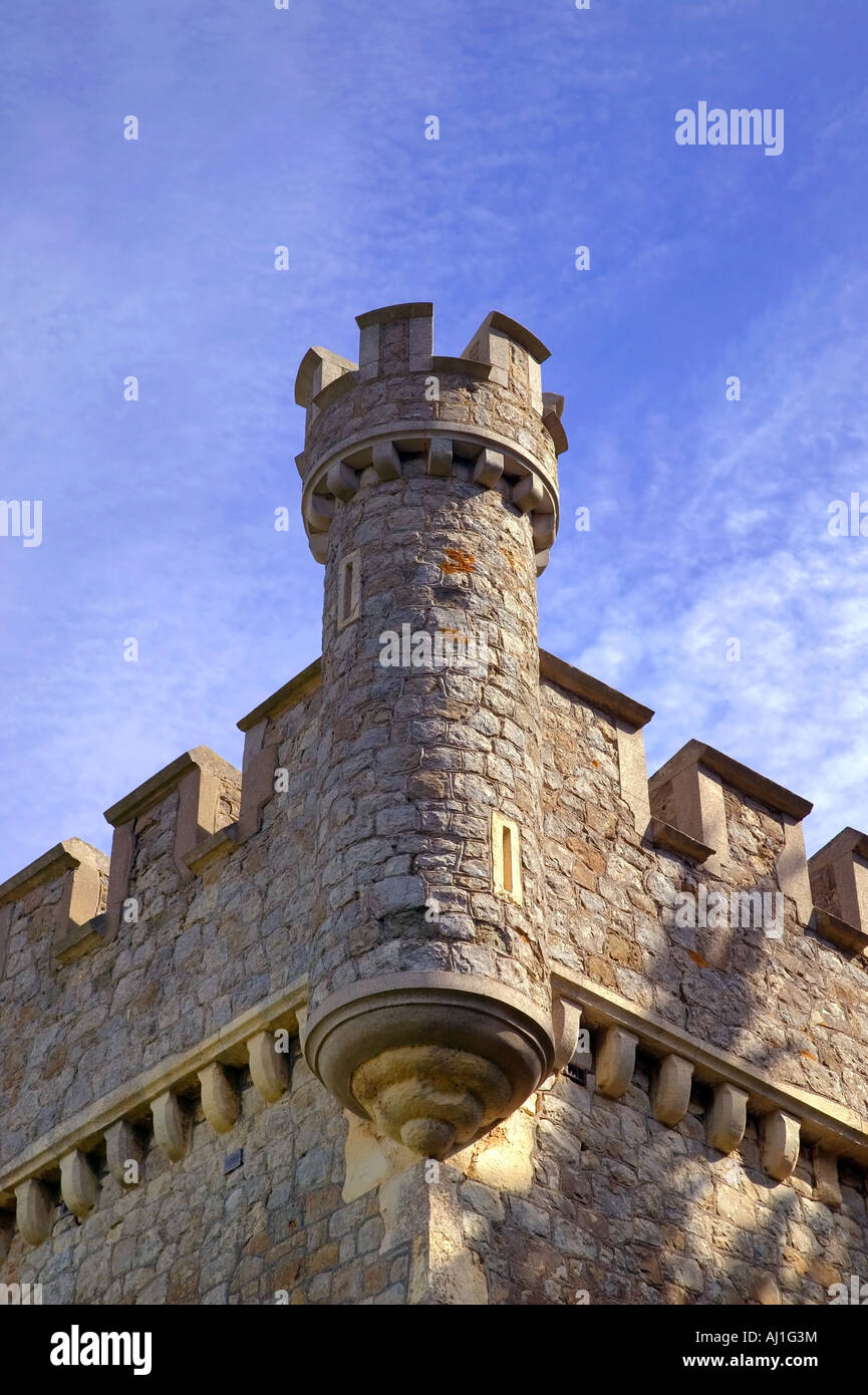 Torretta da un Castello Inglese contro un cielo blu Foto Stock