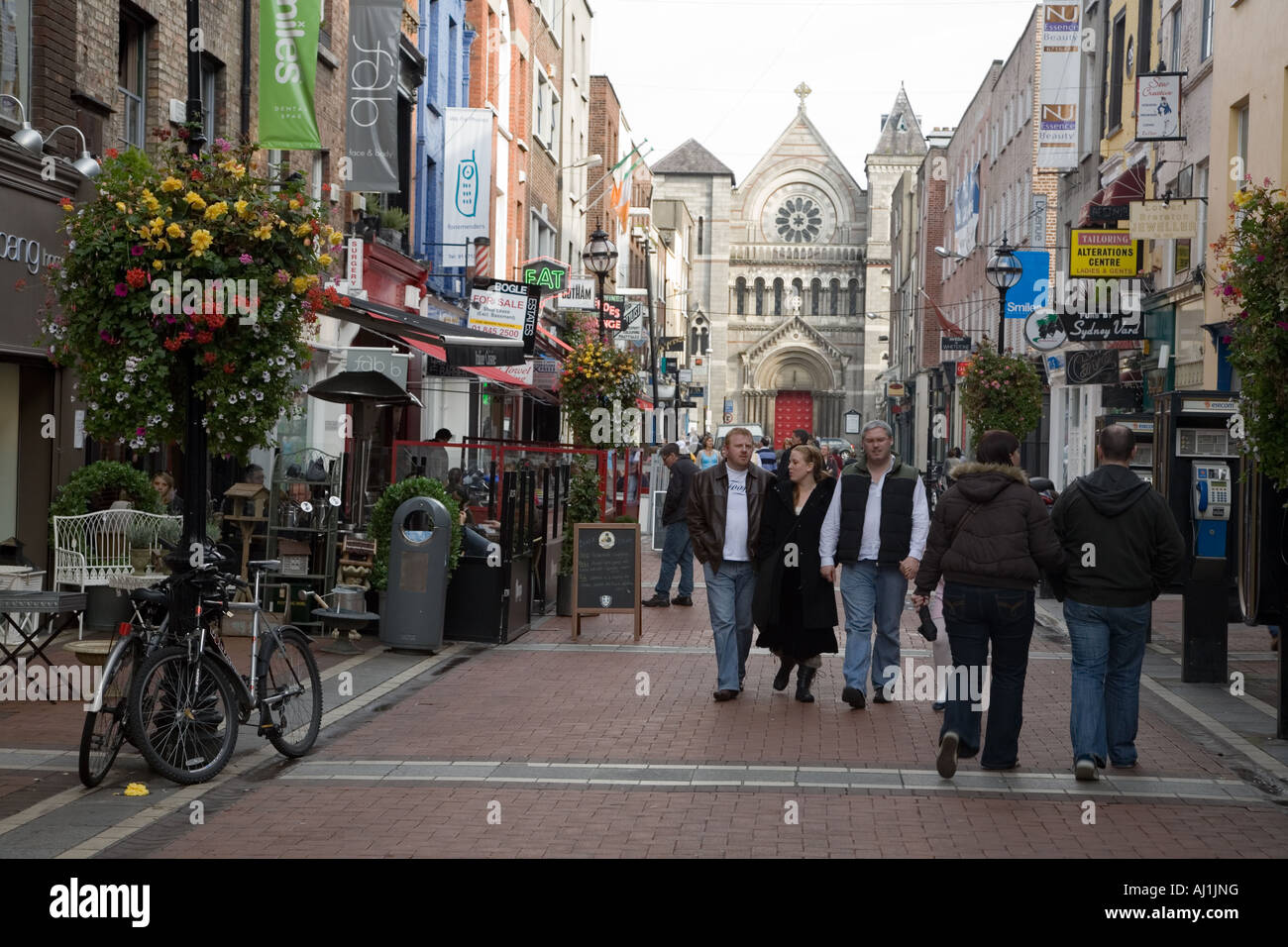 Foto di stock di acquirenti su Anne Street South appena fuori da Grafton Street a Dublino s trafficato quartiere commerciale Shot Settembre 2007 Foto Stock