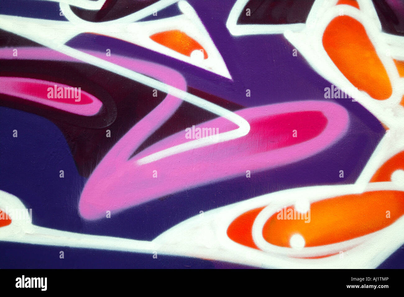 Sfondo colorato immagine graffiti spruzzato su una parete in legno Foto Stock