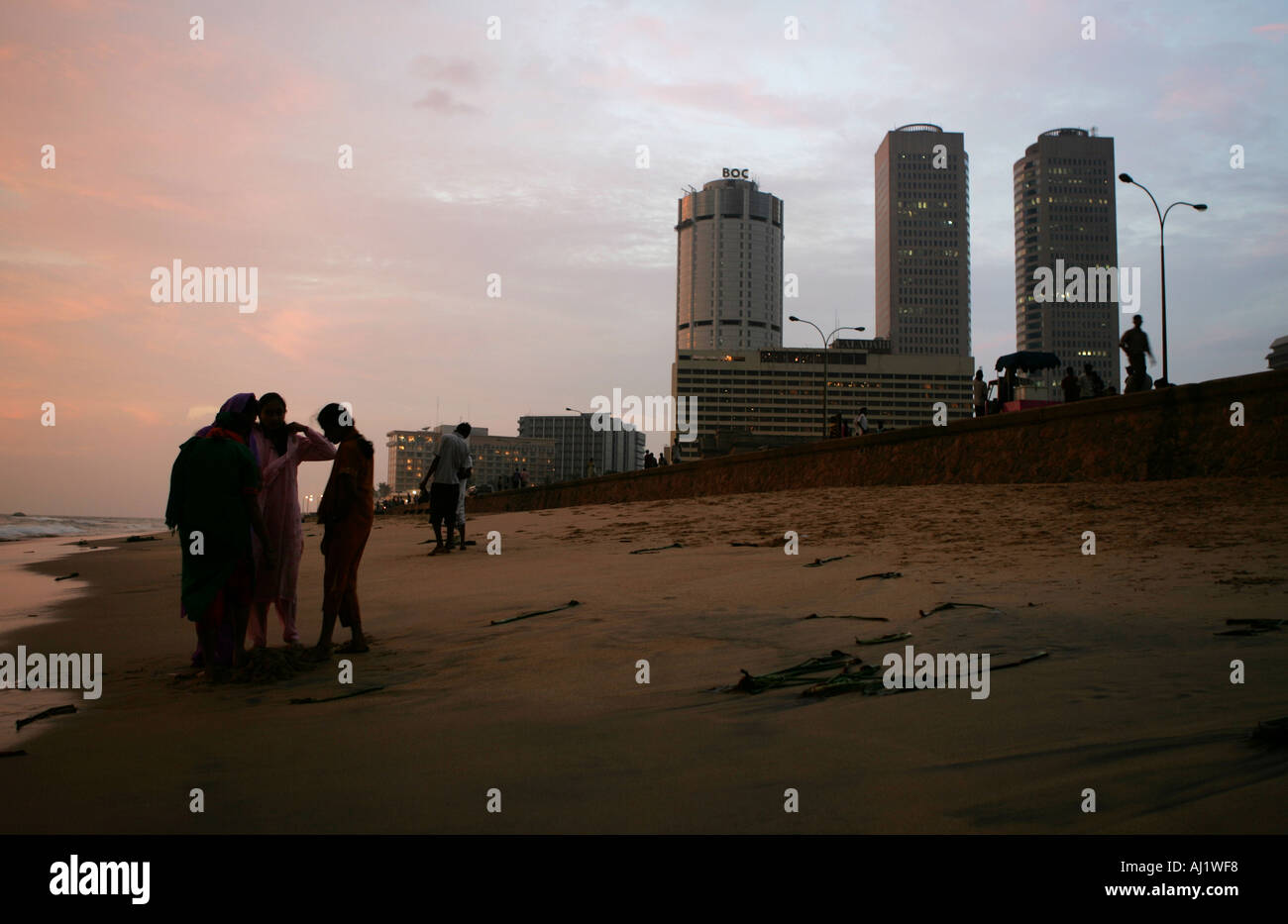 Sri Lanka Capitale Colombo City center Galle Face Drive lungofiume all'Oceano Indiano Foto Stock