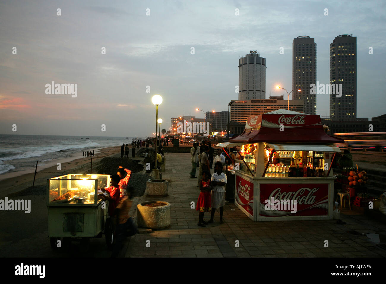 Sri Lanka Capitale Colombo City center Galle Face Drive lungofiume all'Oceano Indiano Foto Stock