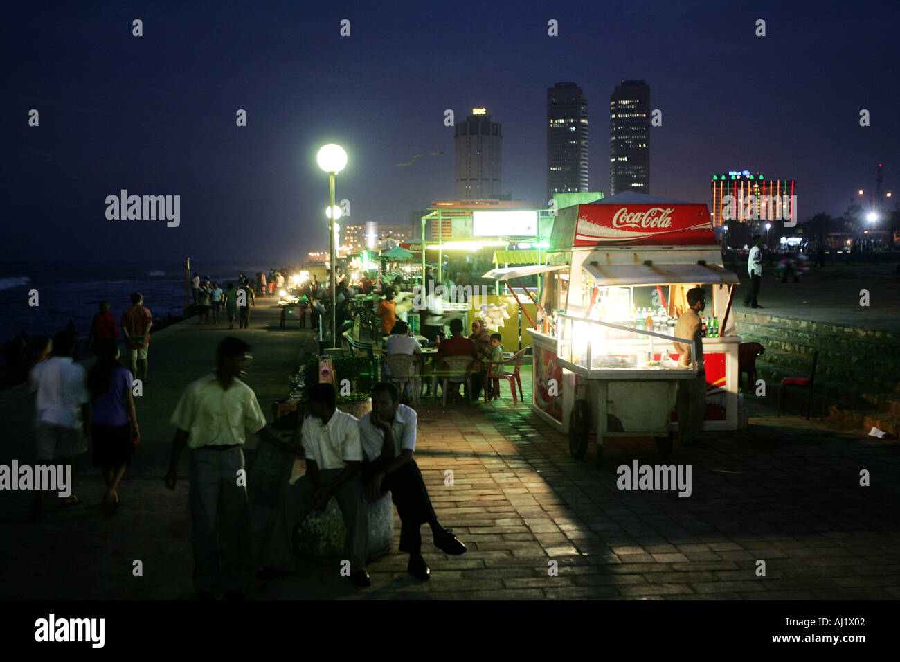 Sri Lanka Capitale Colombo City center Galle Face Drive lungofiume all'Oceano Indiano Foto Stock