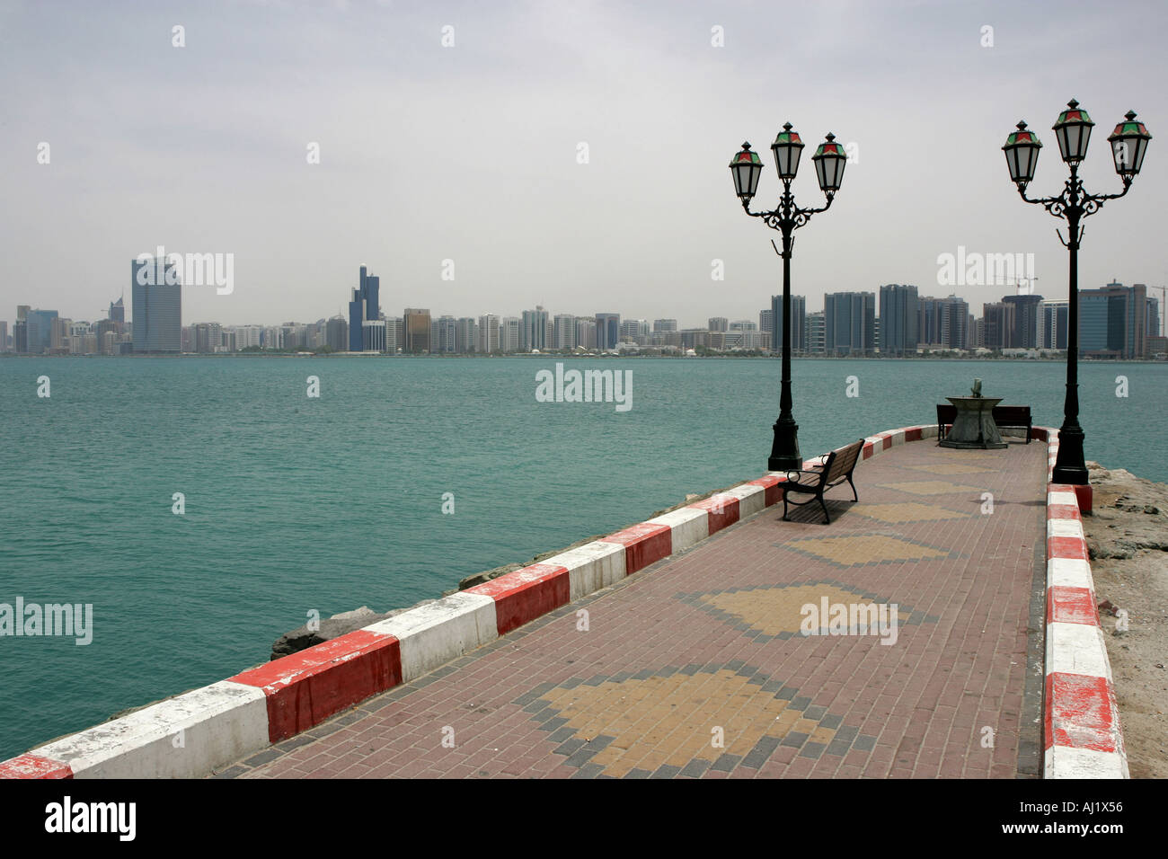 Corniche di Abu Dhabi skyline della città Foto Stock