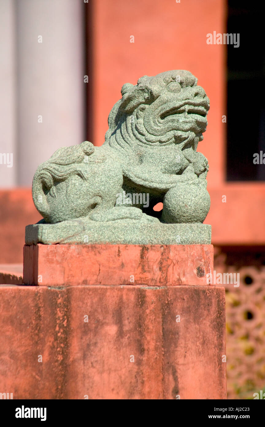 Lion statua al tempio in Tainan Foto Stock