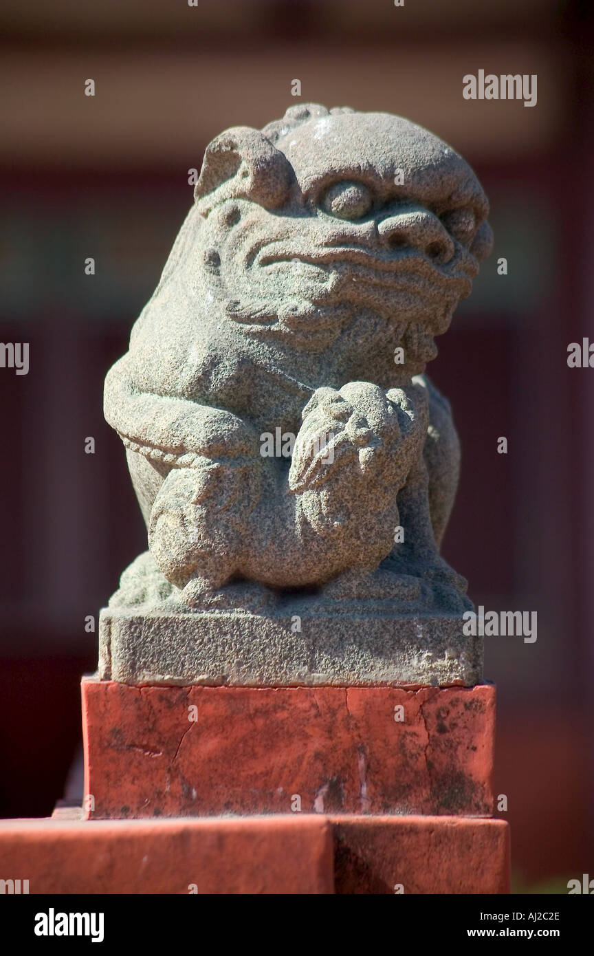 Lion statua al tempio in Tainan Foto Stock