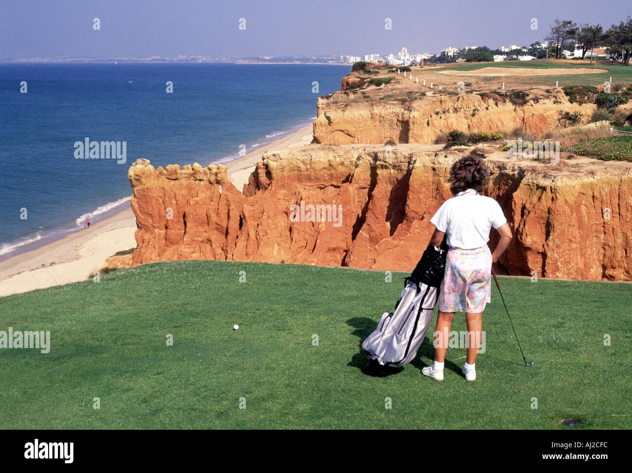 Vale do Lobo Golf Algarve Portogallo il famoso foro posizionato a fianco di  dirupi e anfratti Foto stock - Alamy