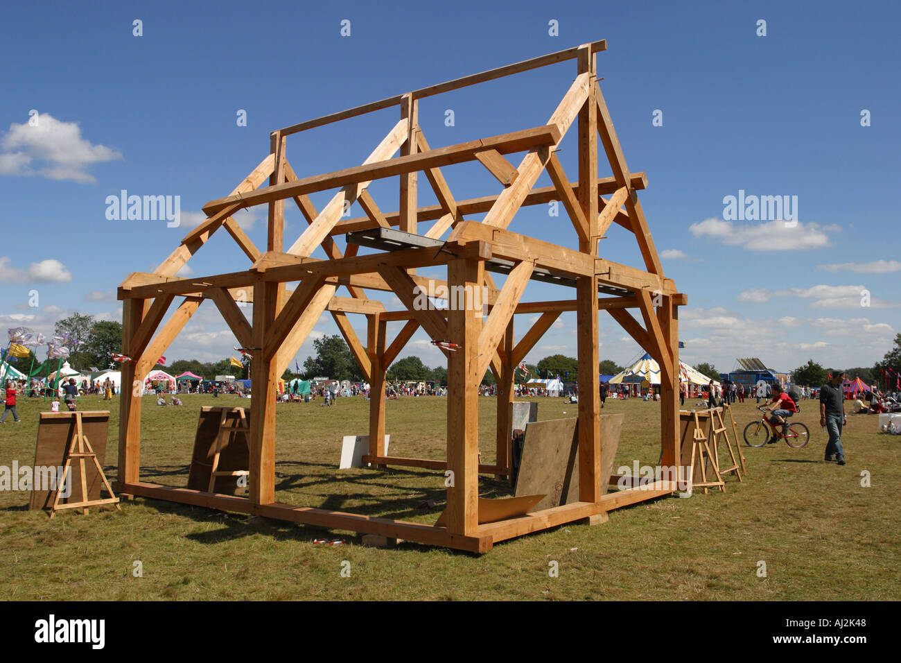 La struttura di legno house edificio al grande raduno Verde formaggio Cheddar Somerset Inghilterra estate Foto Stock