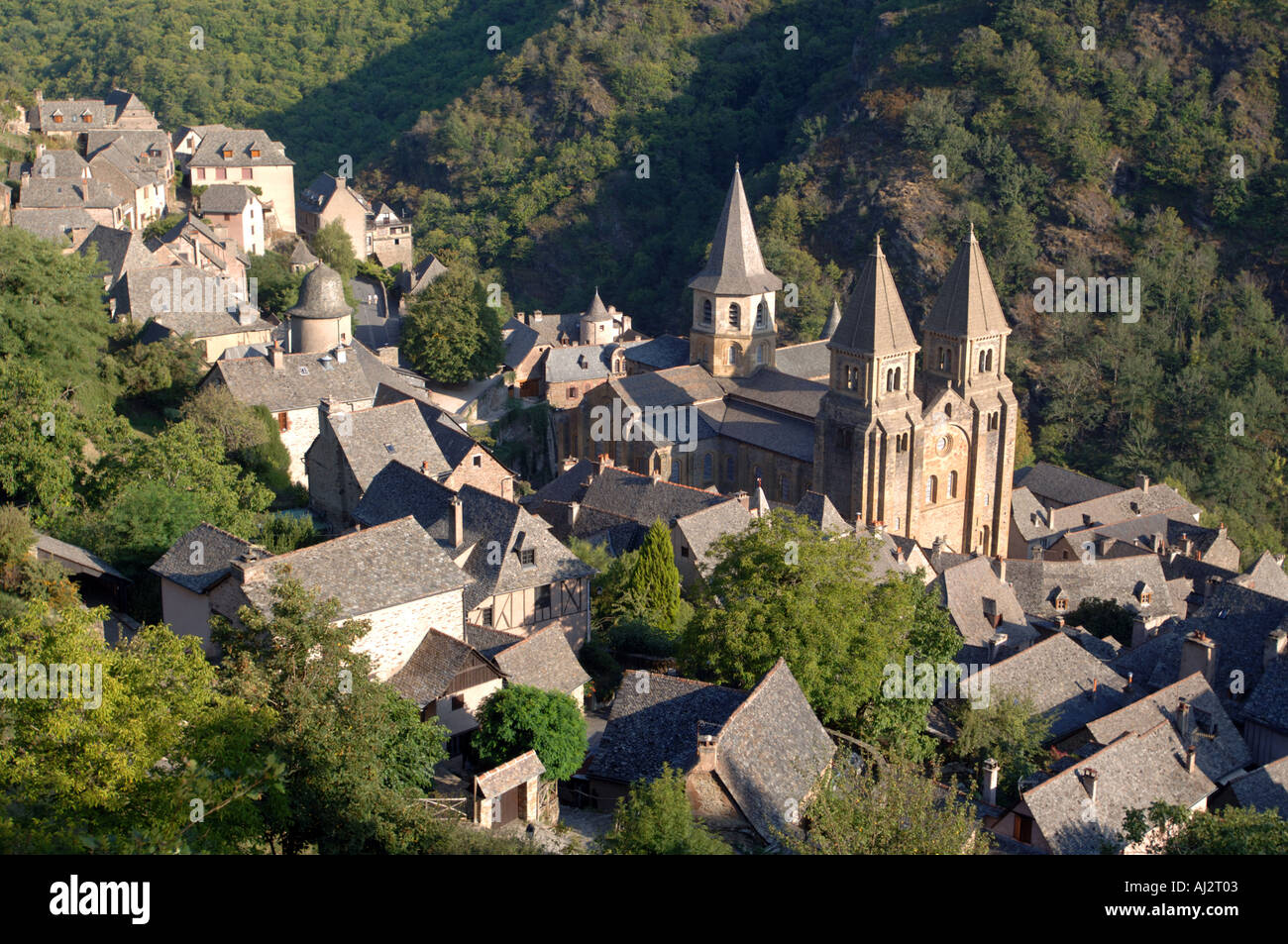 Il villaggio di Conques in Aveyron Francia Foto Stock