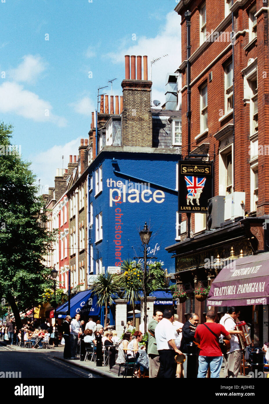 Scena di strada nel West End di Londra il quartiere dello shopping e dell'intrattenimento Foto Stock