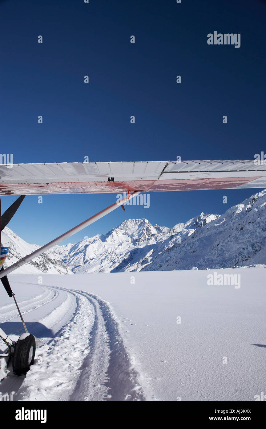 Piano di sci sul ghiacciaio di Tasmania e Aoraki Mt Cook Aoraki Mt Cook Parco Nazionale dell'Isola del Sud della Nuova Zelanda Foto Stock