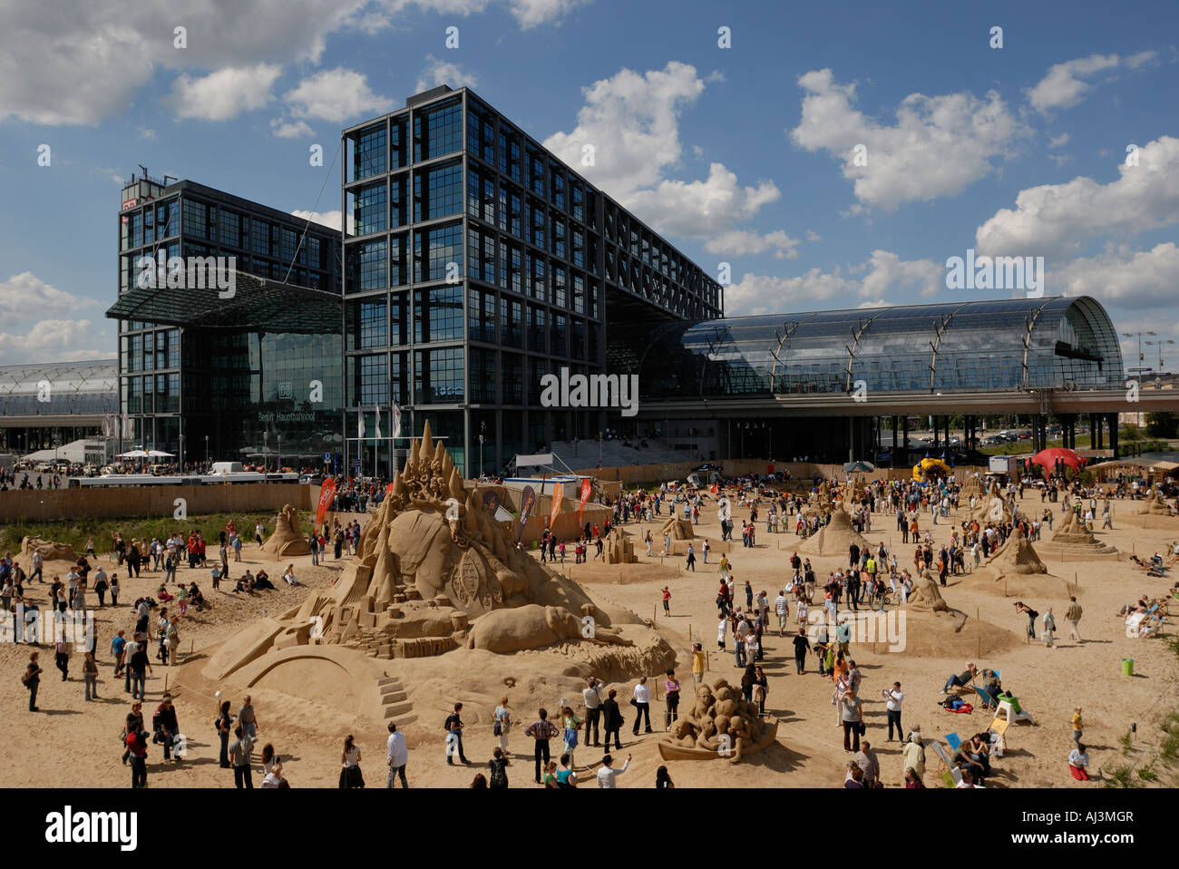 Berlino. Hauptbahnhof. La stazione centrale. Sandsation. Sandsculptures e sculture di sabbia. Foto Stock