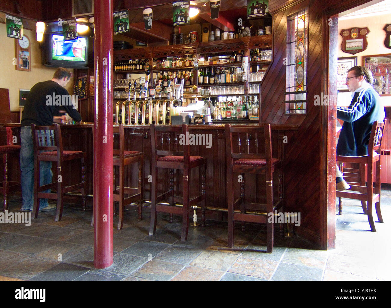 Interno del pub Nealons nel villaggio di Skerries, regione settentrionale della contea di Dublino, Irlanda Foto Stock
