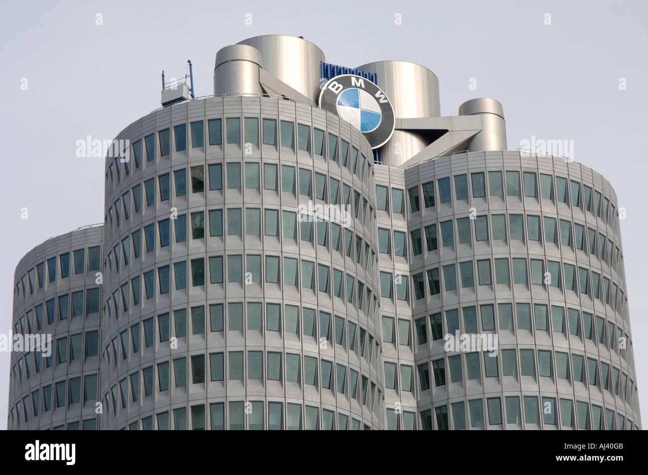 BMW HQ quattro edificio del cilindro Foto Stock