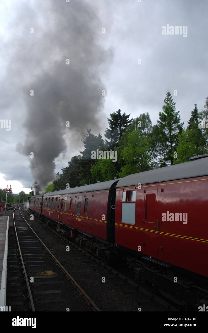 Strathspey Steam Railway un treno storico gestito da volontari e appassionati di treni Aviemore Highland Scozia Scotland Foto Stock