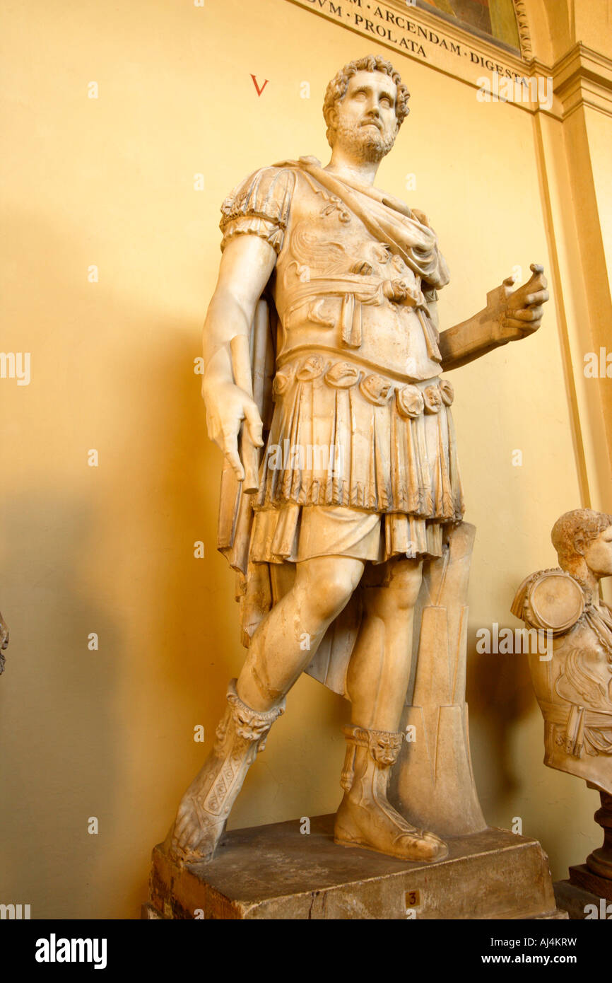 Statua in marmo dell imperatore Adriano, il Museo del Vaticano, Roma, Italia Foto Stock