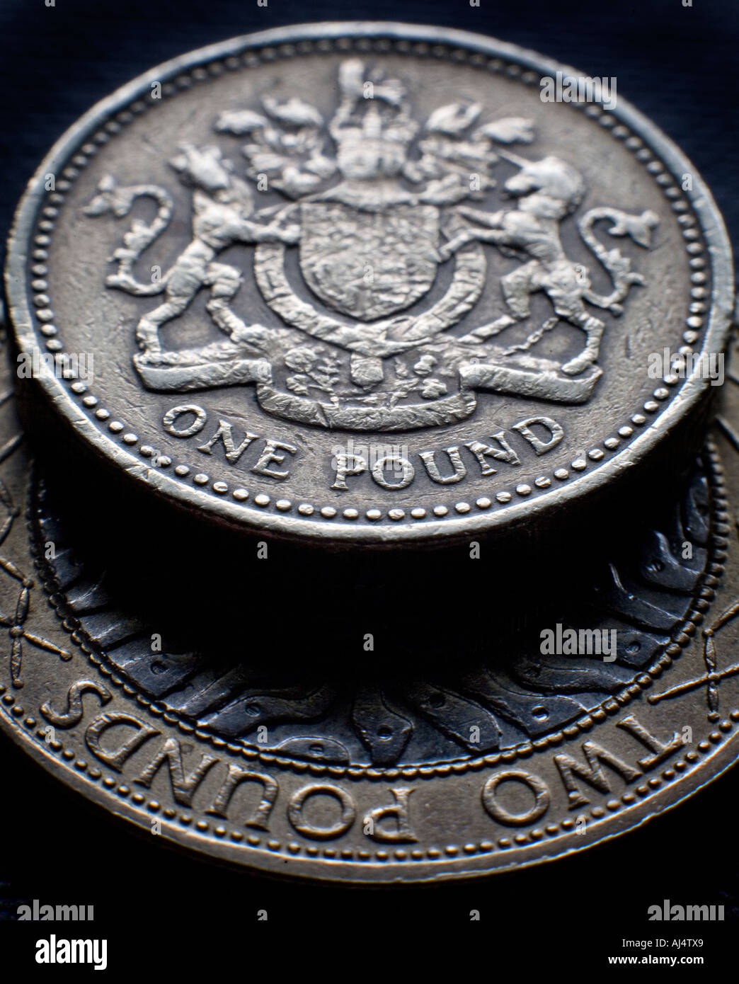 Una libbra e due pound moneta dalla grande British Pound valuta Foto Stock