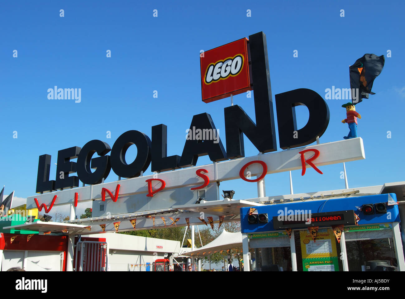 Ingresso principale segno, Legoland Windsor Resort, Windsor, Berkshire, Inghilterra, Regno Unito Foto Stock
