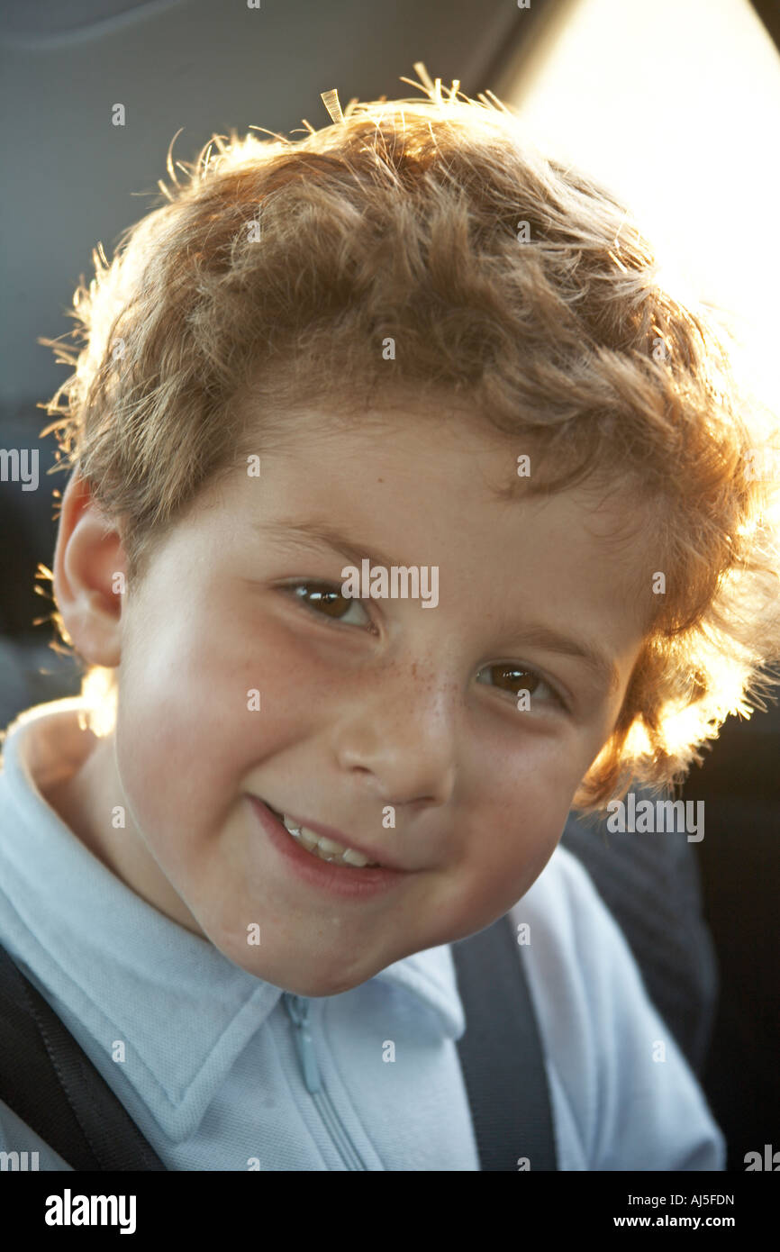 Ragazzo giovane bambino in automobile in Byron Bay New South Wales NSW Australia Foto Stock