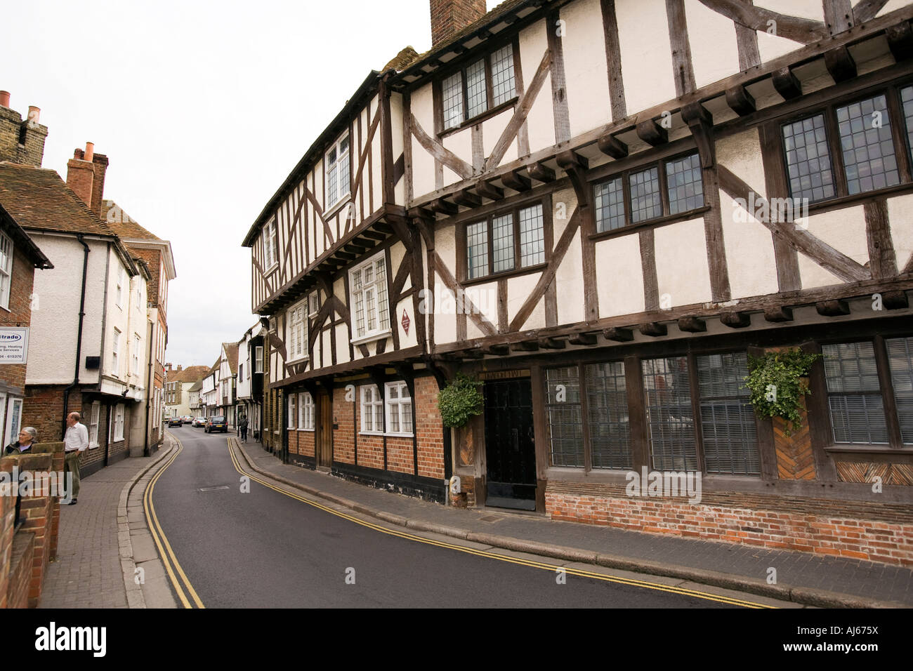 Regno Unito Sandwich Kent Strand Street i pellegrini a sbalzo legno medievale incorniciata house Foto Stock