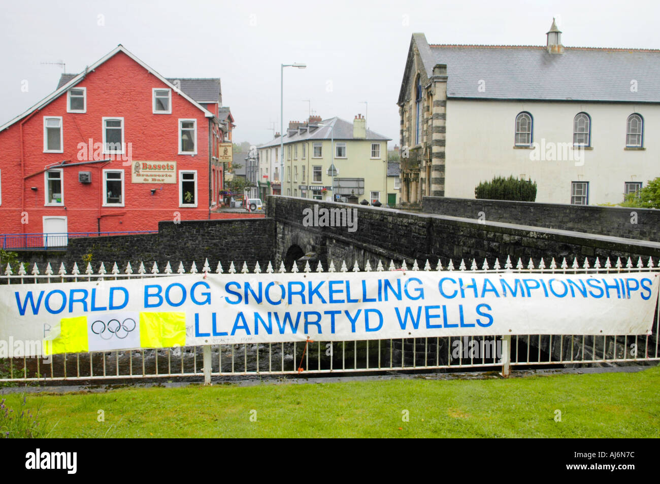 Mondo Bog Snorkelling campionati banner nella città di Llanwrtyd Wells Powys Wales UK GB Foto Stock