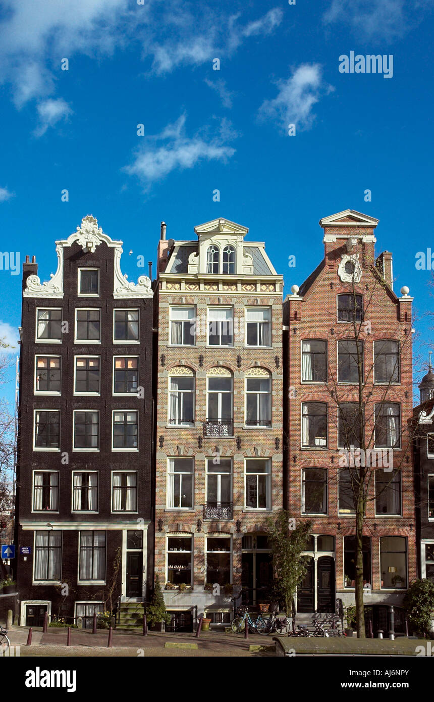 Tipicamente olandese edifici stretti in Amsterdam Foto Stock