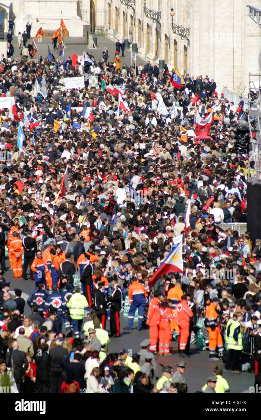Grande folla Vaticano Italia Foto Stock