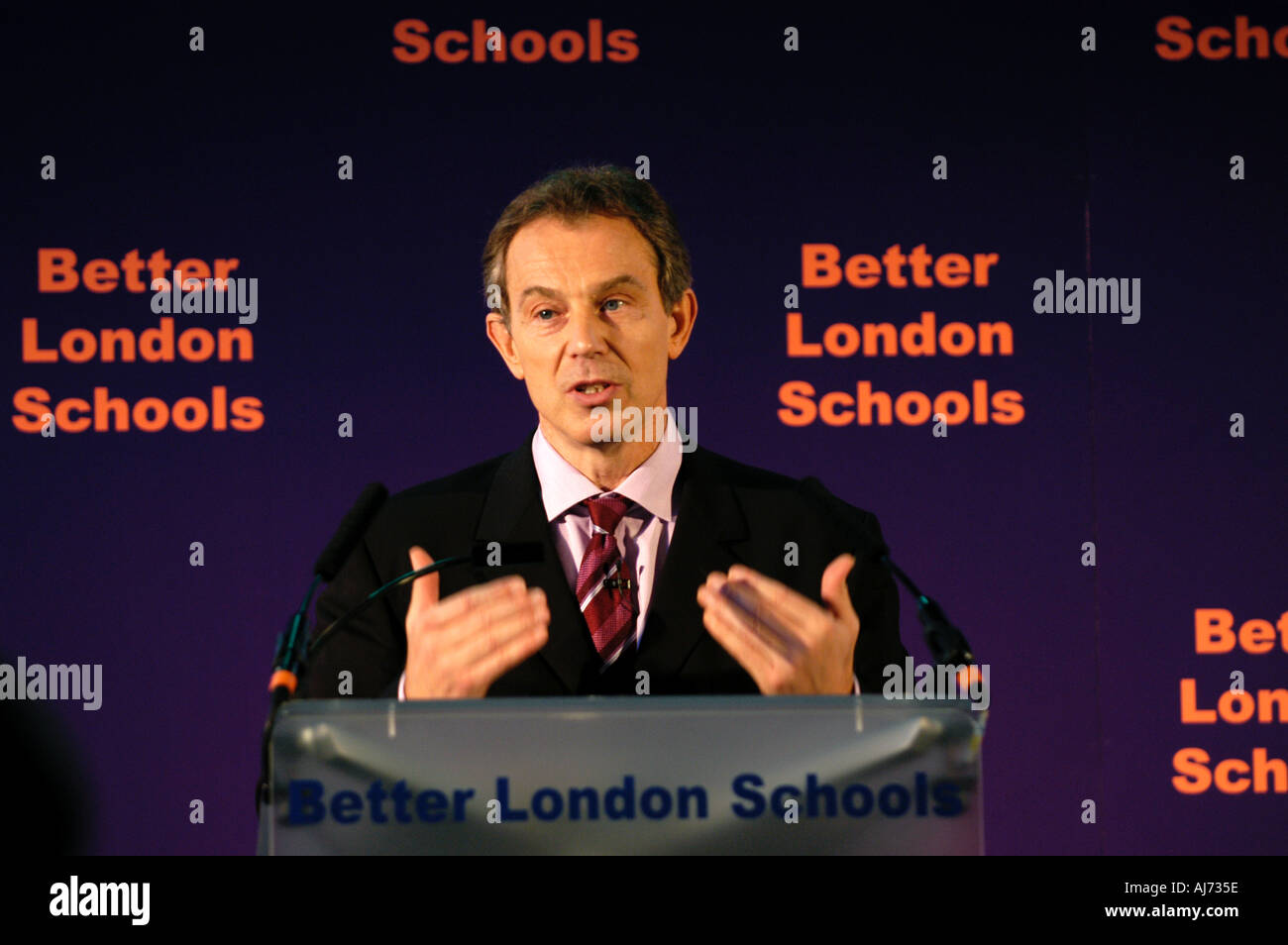 Tony Blair Primo ministro della Gran Bretagna dando discorso sull'istruzione 2003 Foto Stock
