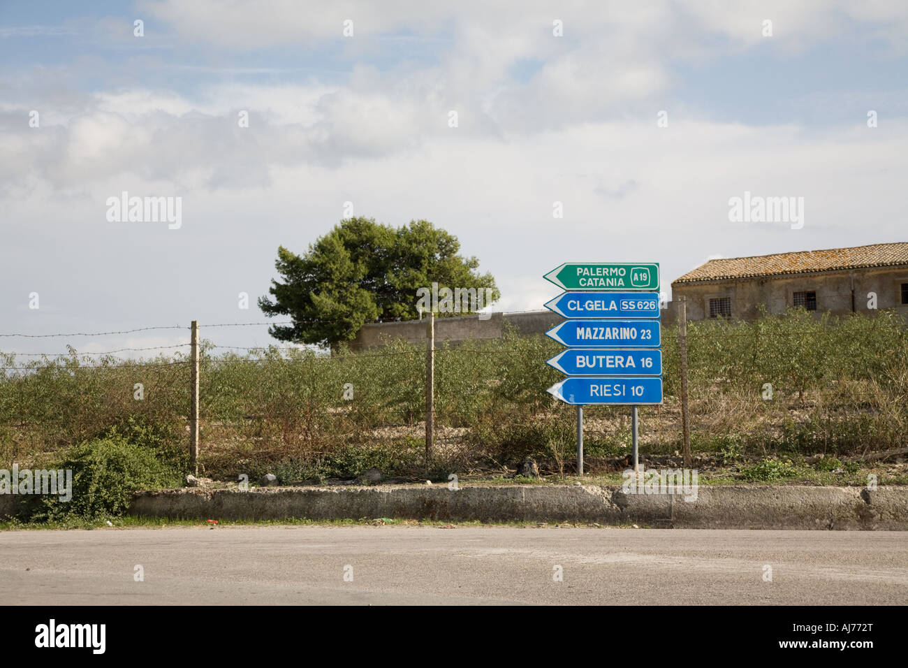 Segnaletica, direzione Sicilia Italia Foto stock - Alamy