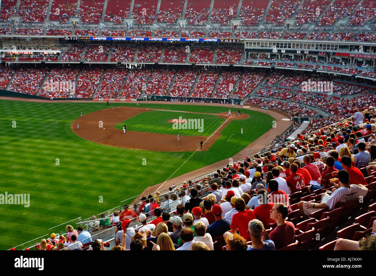 Great American Ballpark home dei Cincinnati Reds riempito con ventole durante i primi inning di gioco Cincinnati in Ohio Foto Stock