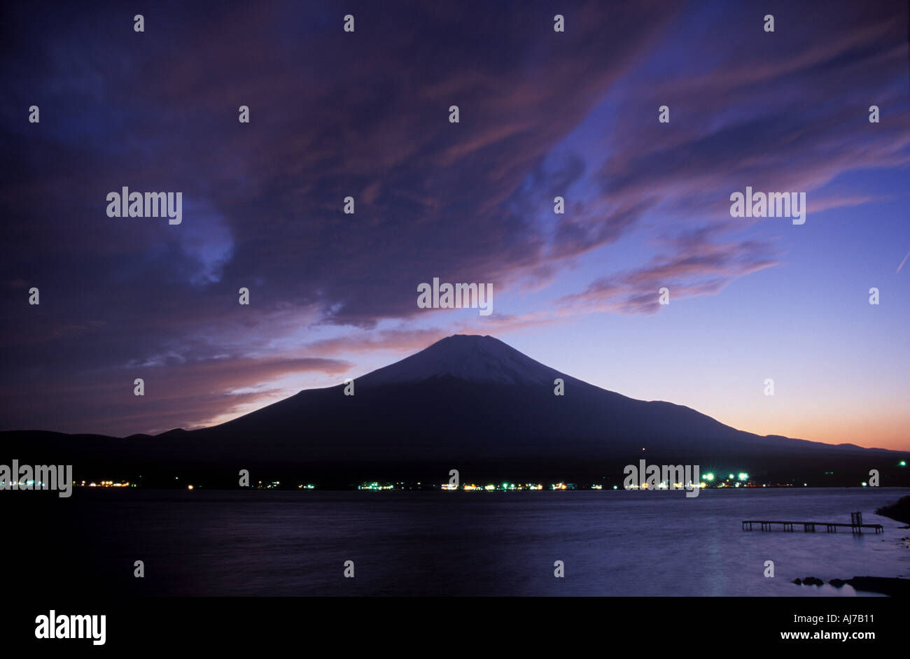 Il monte Fuji e Yamanaka Lake Ko Fuji Giappone Asia Foto Stock