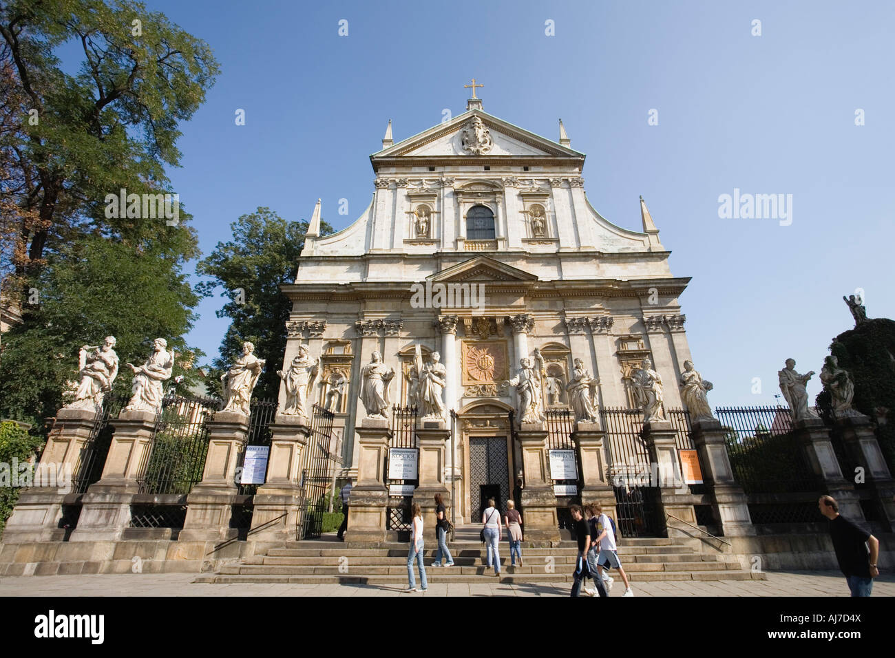 La splendida facciata della chiesa dei Santi Pietro e Paolo, Cracovia in Polonia. Foto Stock